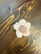 Load image into Gallery viewer, Crotchet Flower Keychains
