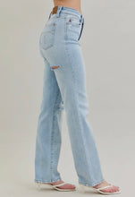 Load image into Gallery viewer, Judy Blue Light Wash Distressed Jeans
