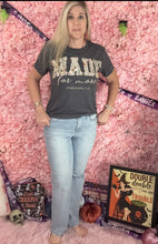 Load image into Gallery viewer, Judy Blue Light Wash Distressed Jeans
