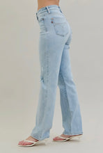 Load image into Gallery viewer, Judy Blue Light Wash Distressed Jeans
