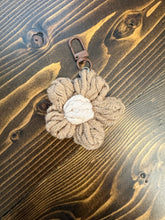Load image into Gallery viewer, Crotchet Flower Keychains
