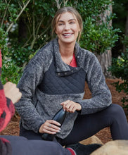 Load image into Gallery viewer, Black ⚫️ Quilted &amp; Fuzzy Pullover
