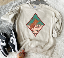 Load image into Gallery viewer, 8 Seconds Short Crewneck
