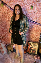 Load image into Gallery viewer, Long Length Tan &amp; Hunter Green 🟢 Plaid Button Up
