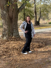 Load image into Gallery viewer, Black ⚫️  Zenna Bell Bottom Flare Jeans 👖
