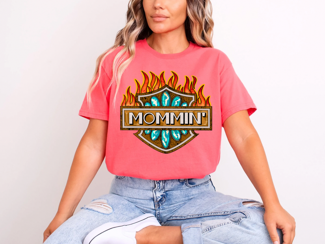 Mommin Graphic Tee