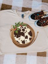 Load image into Gallery viewer, Mistletoe Rope Graphic Tee
